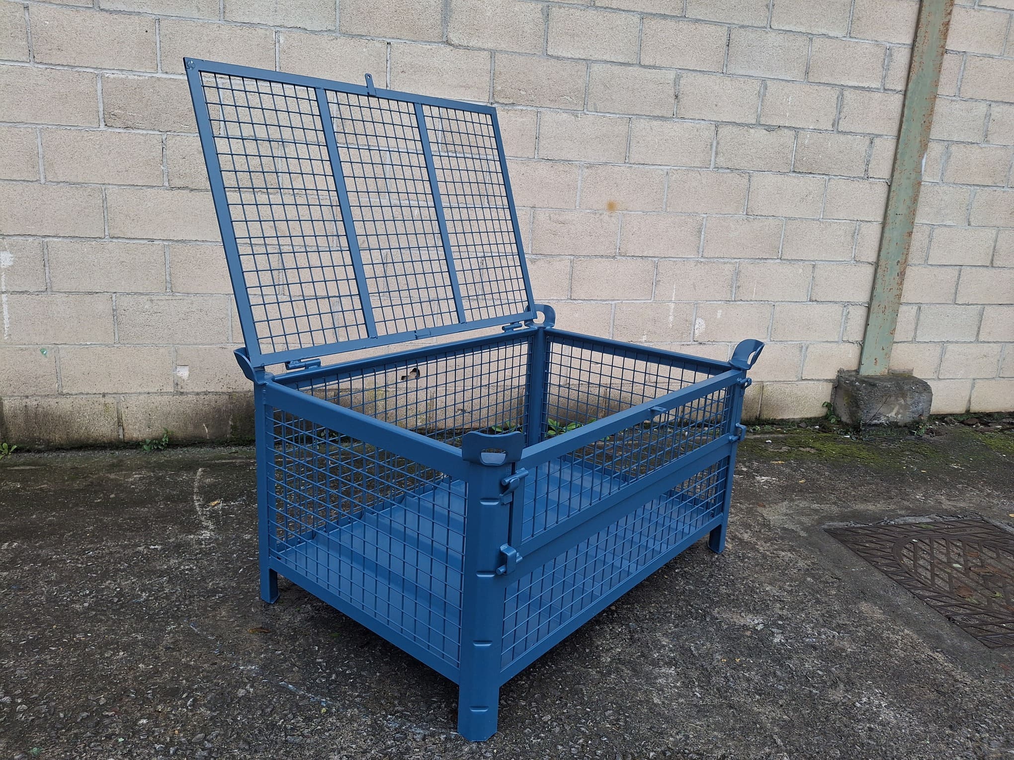 Contenedor con Lateral Abatible y Tapa Abierta