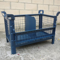 Contenedor con Lateral Abatible y Separador Central