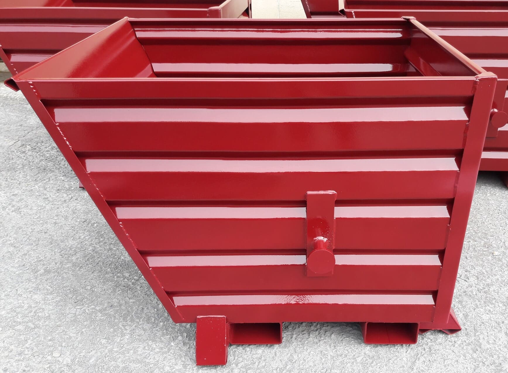 Contenedor Basculante con Entrada de Uñas