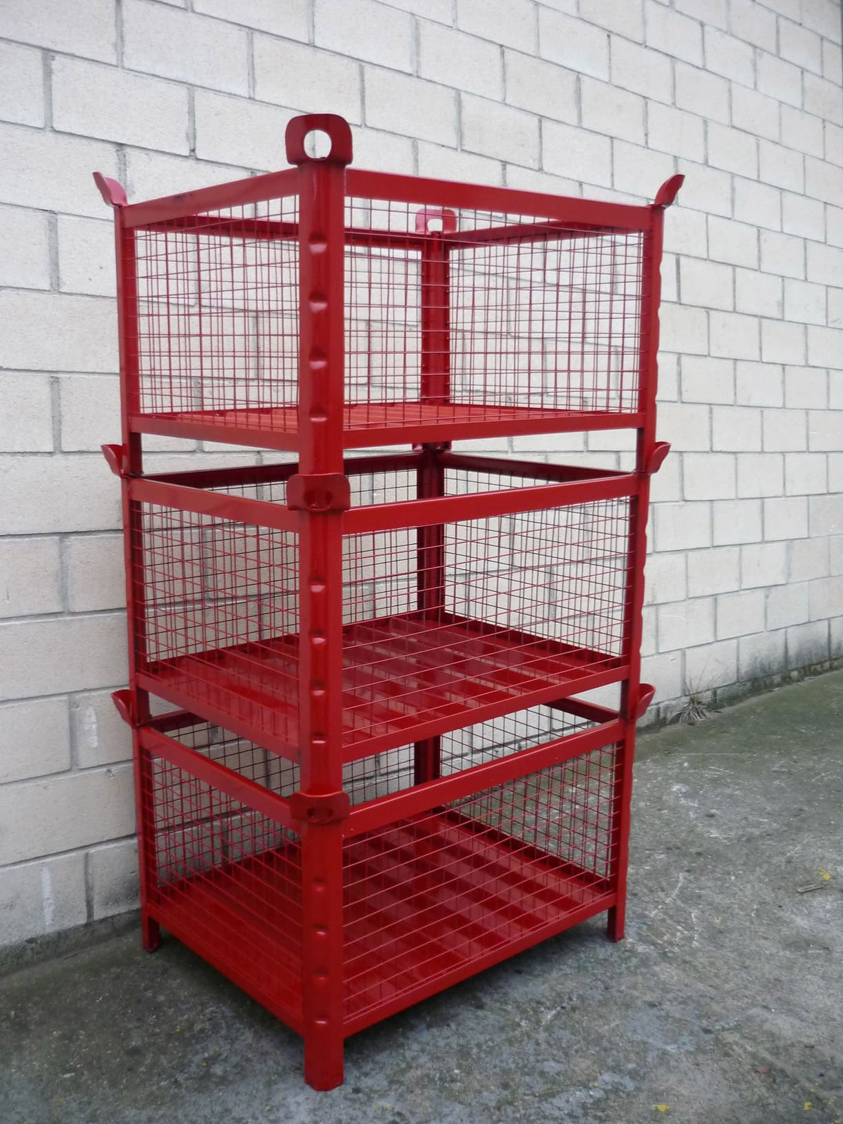 Contenedores de Malla Cerrados Apilados