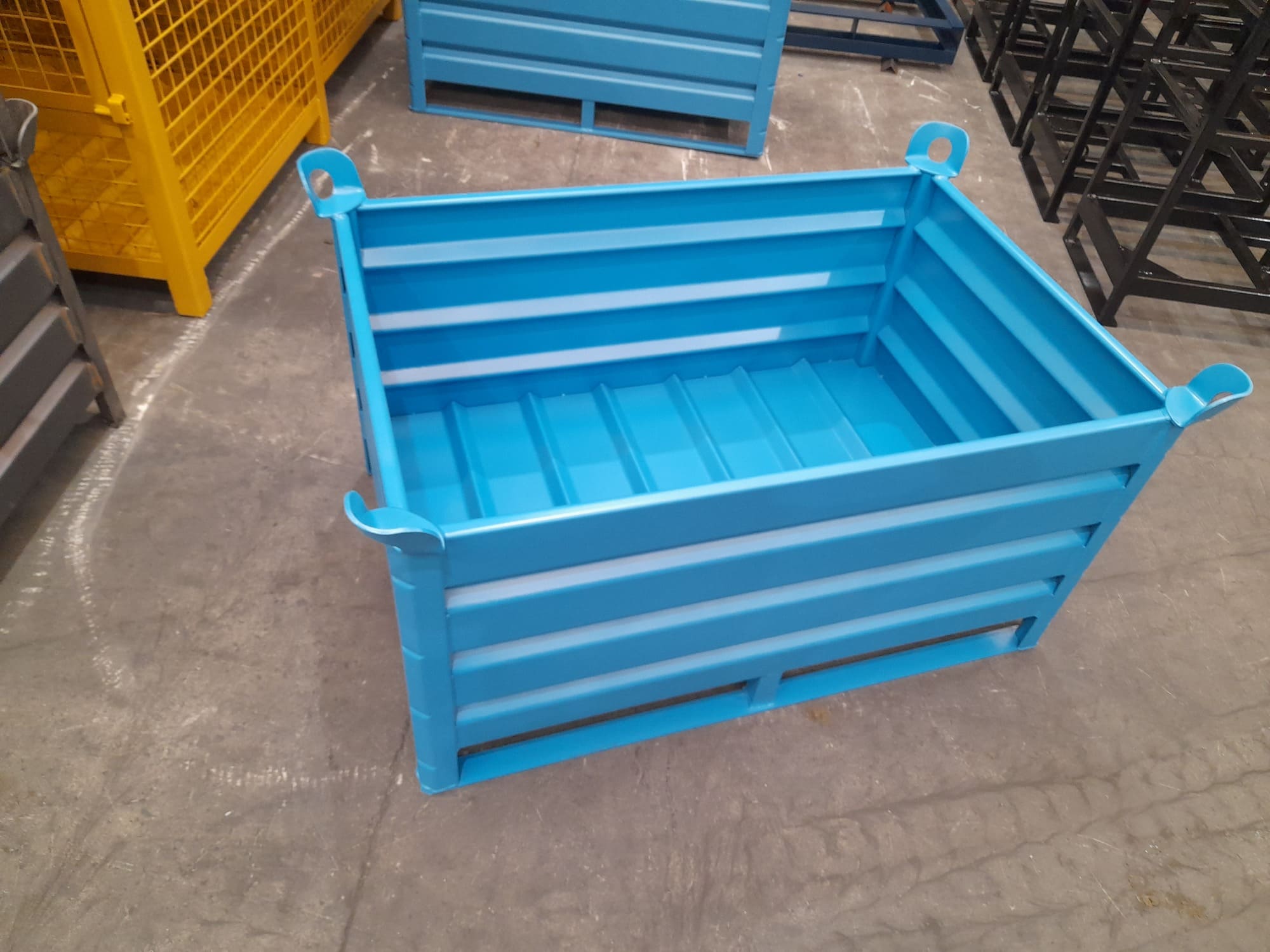 Contenedor con Patines Antivuelco