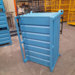 Contenedor con Patines Antivuelco en Vertical