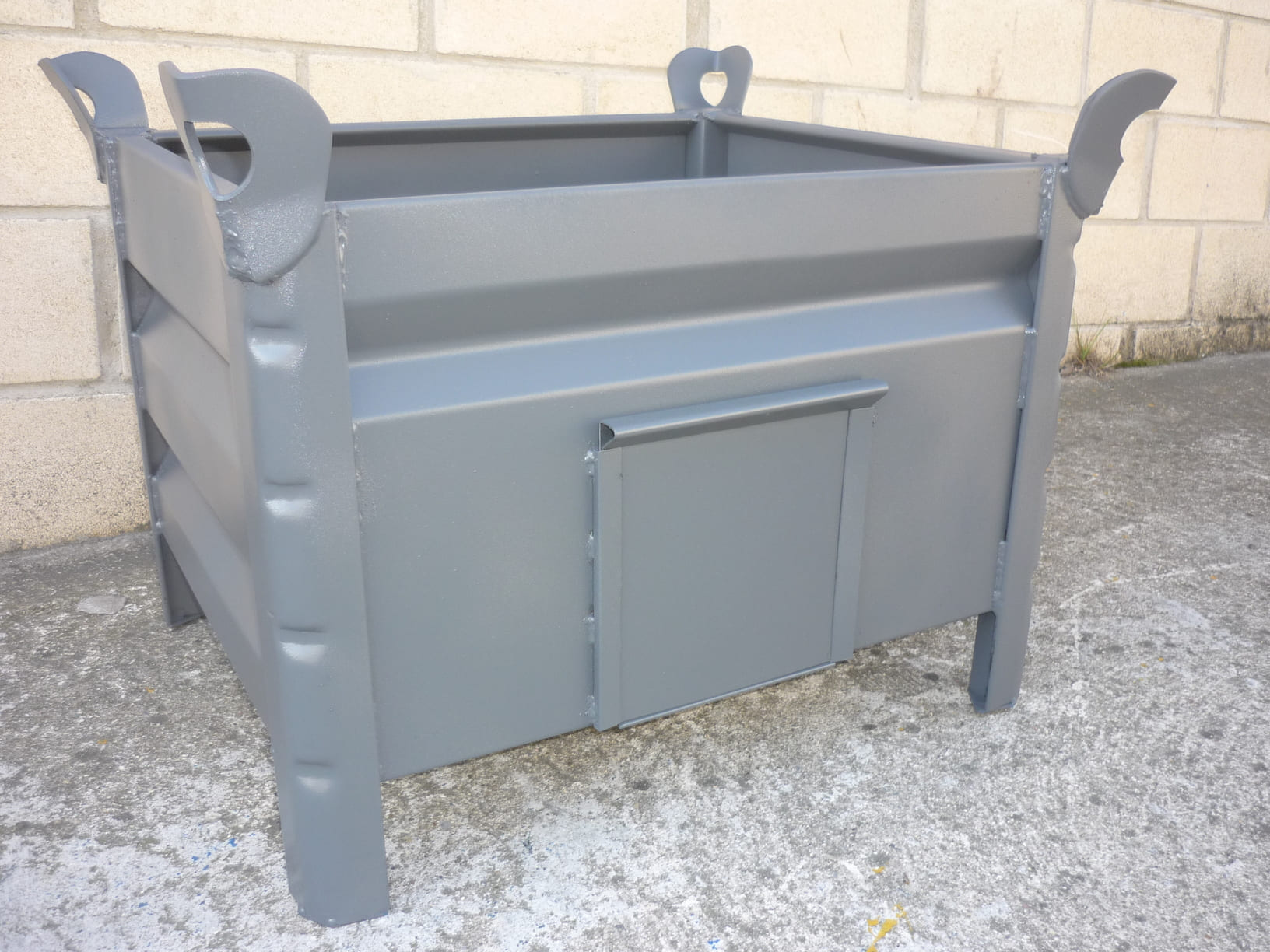 Contenedor con Trampilla para Vaciado