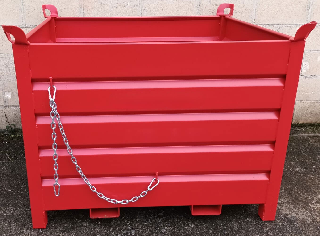 Contenedor con Entradas de Uñas para Carretillas color rojo