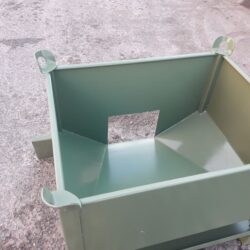 Contenedor con Fondo Inclinado y Trampilla Vaciado