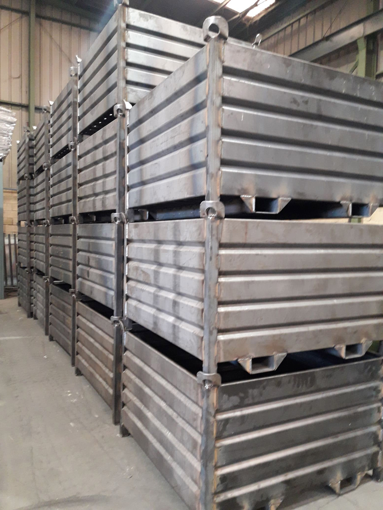 Contenedores con Entrada de Uñas 2 Lados