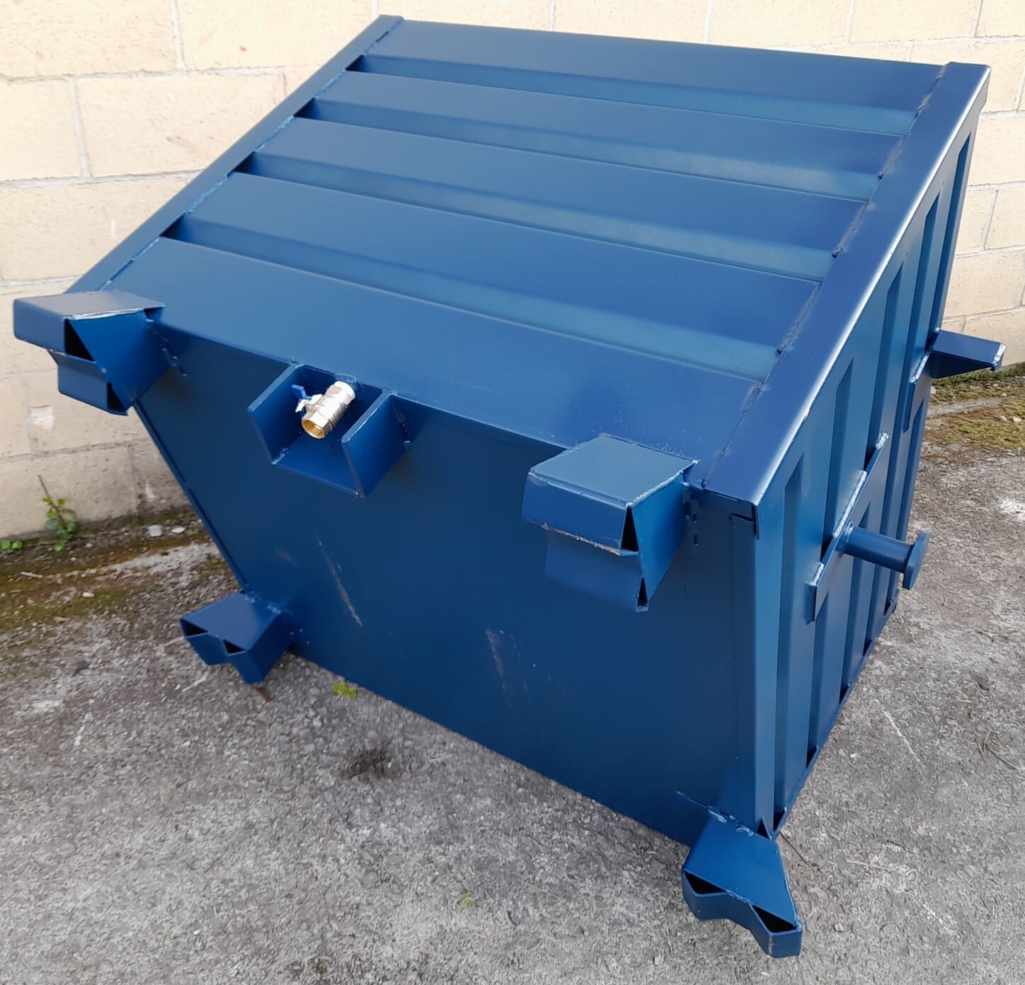 Contenedor Grifo Protegido contra Golpes