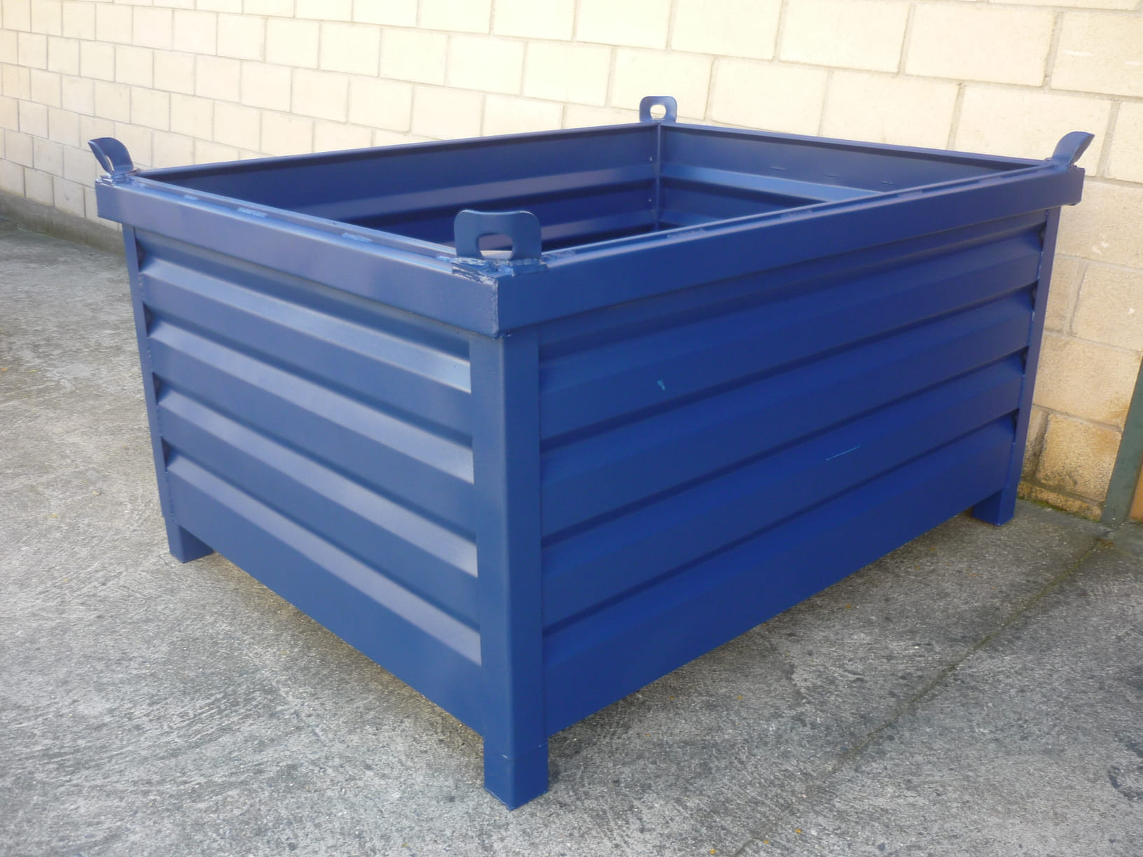 Contenedor con Refuerzo Perimetral para Grúa