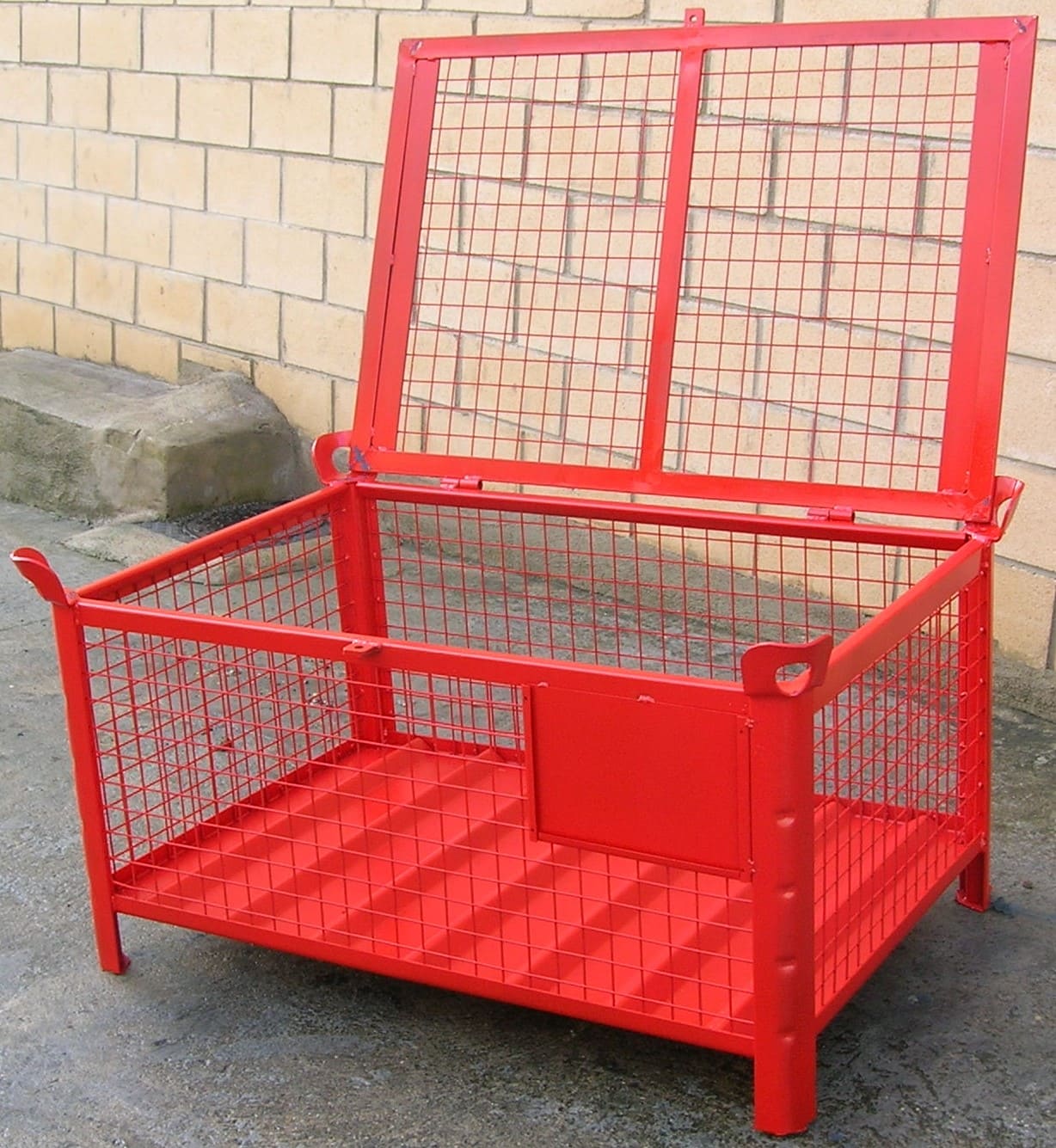 Contenedor con Tapa Abierta