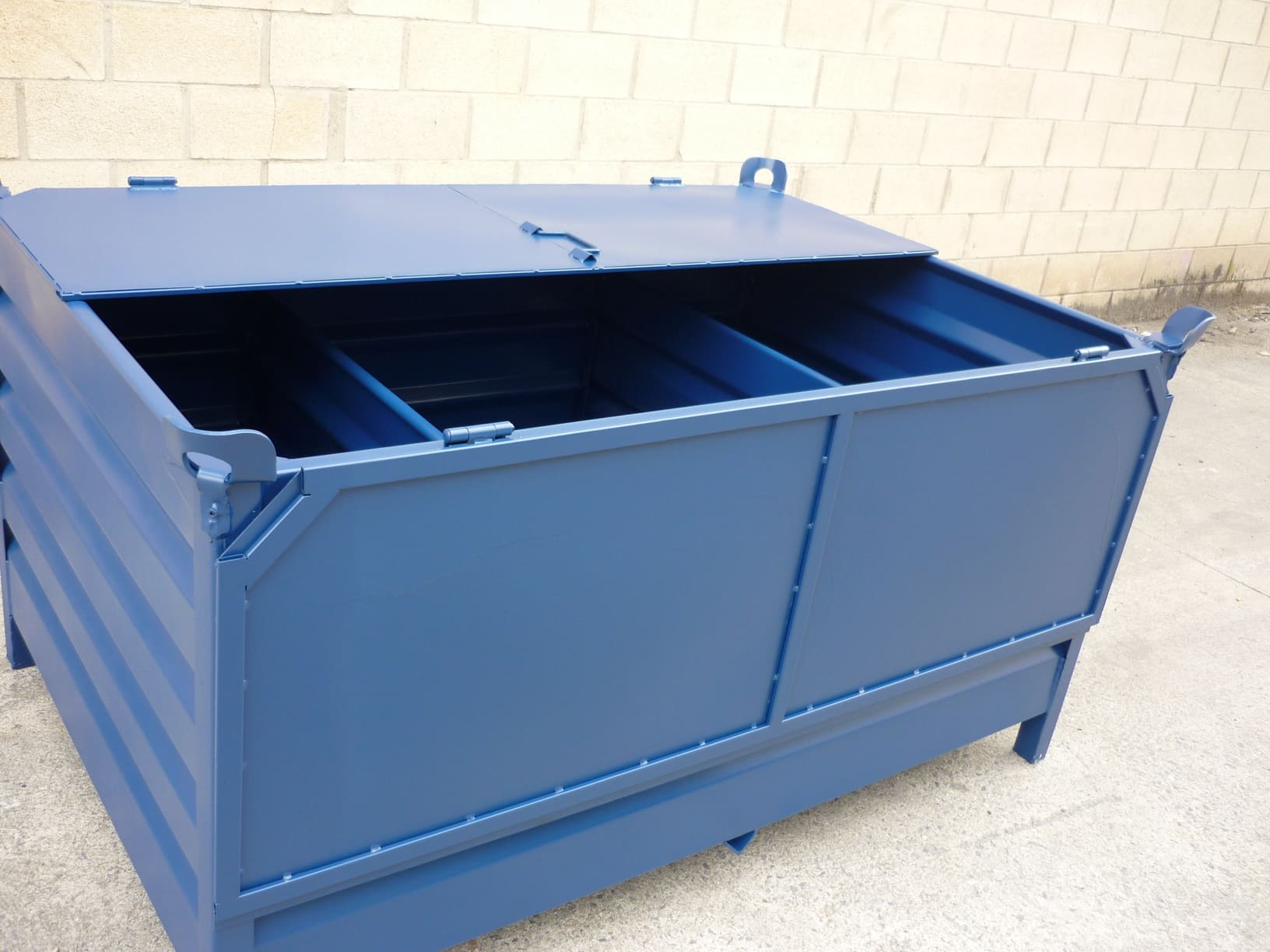 Contenedor con Tapa y Separador Central