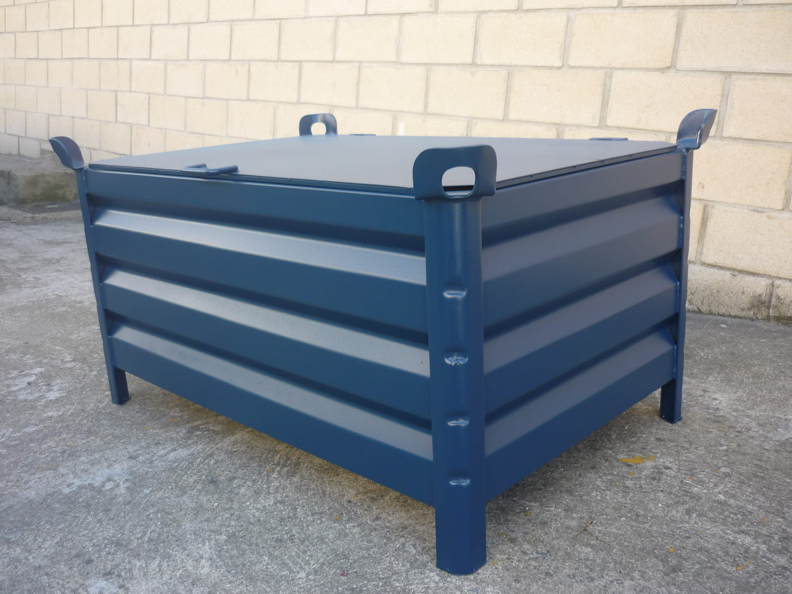 Contenedor con Tapa y Bisagras