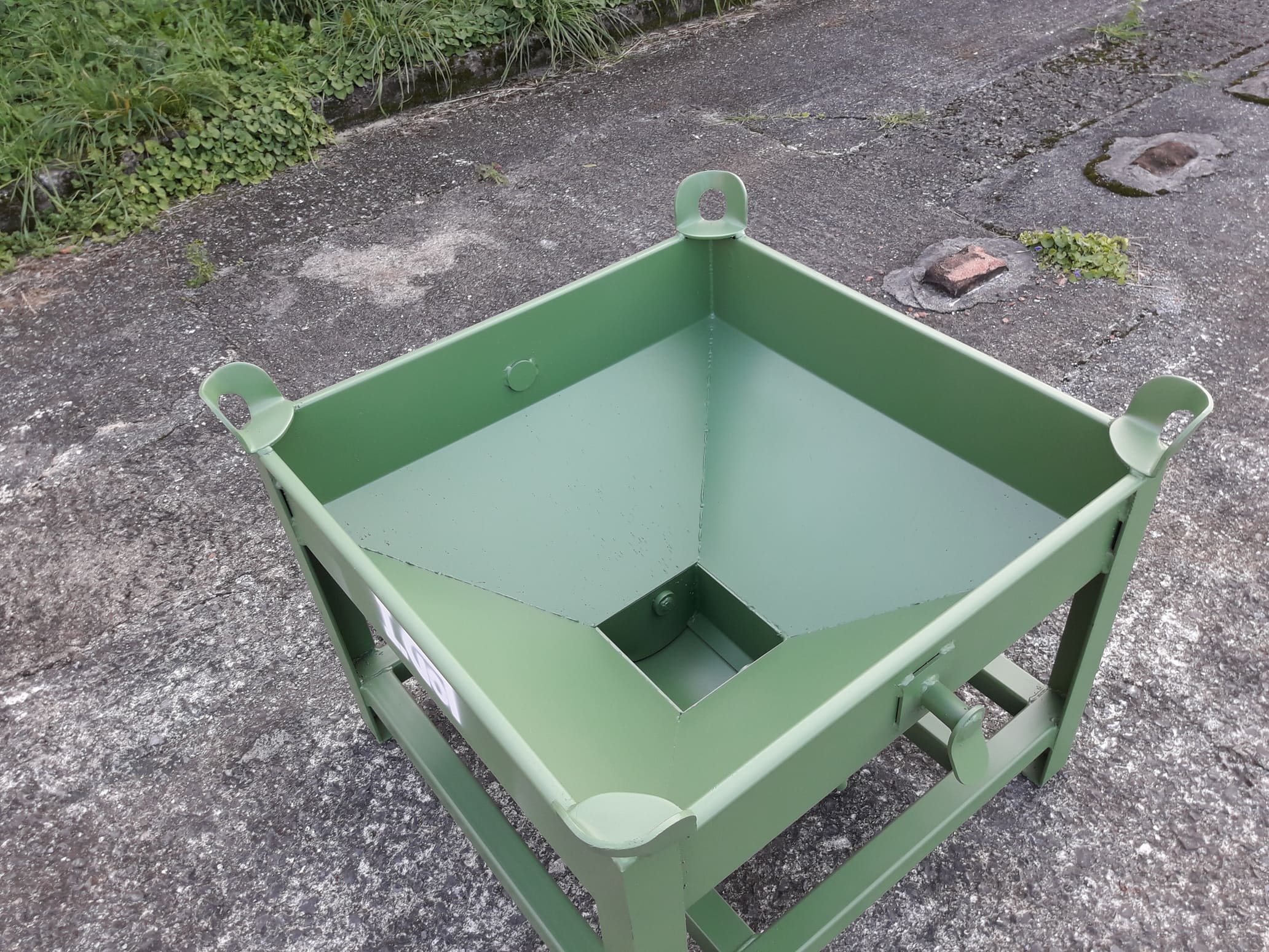 Contenedor con Tolva Apertura Palanca