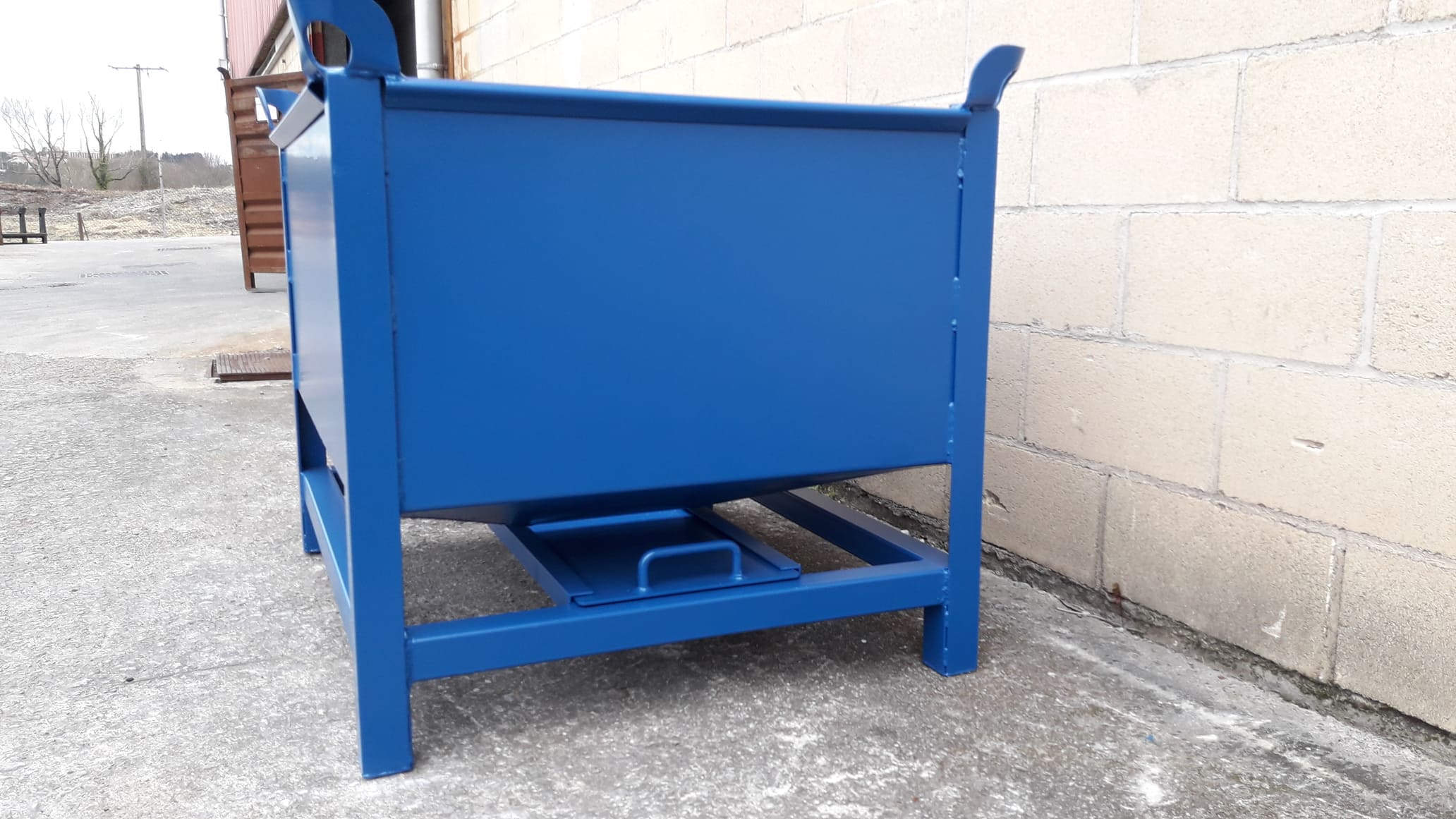 Contenedor con Tolva Apertura Tirador