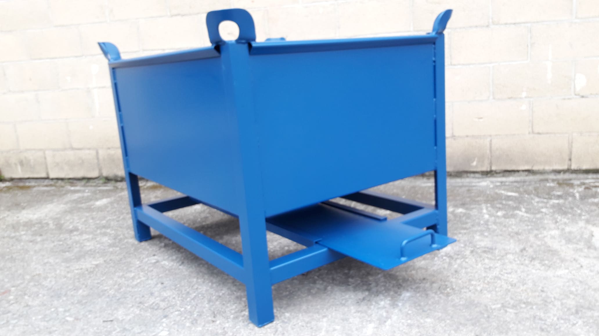 Contenedor con Tolva Apertura Tirador