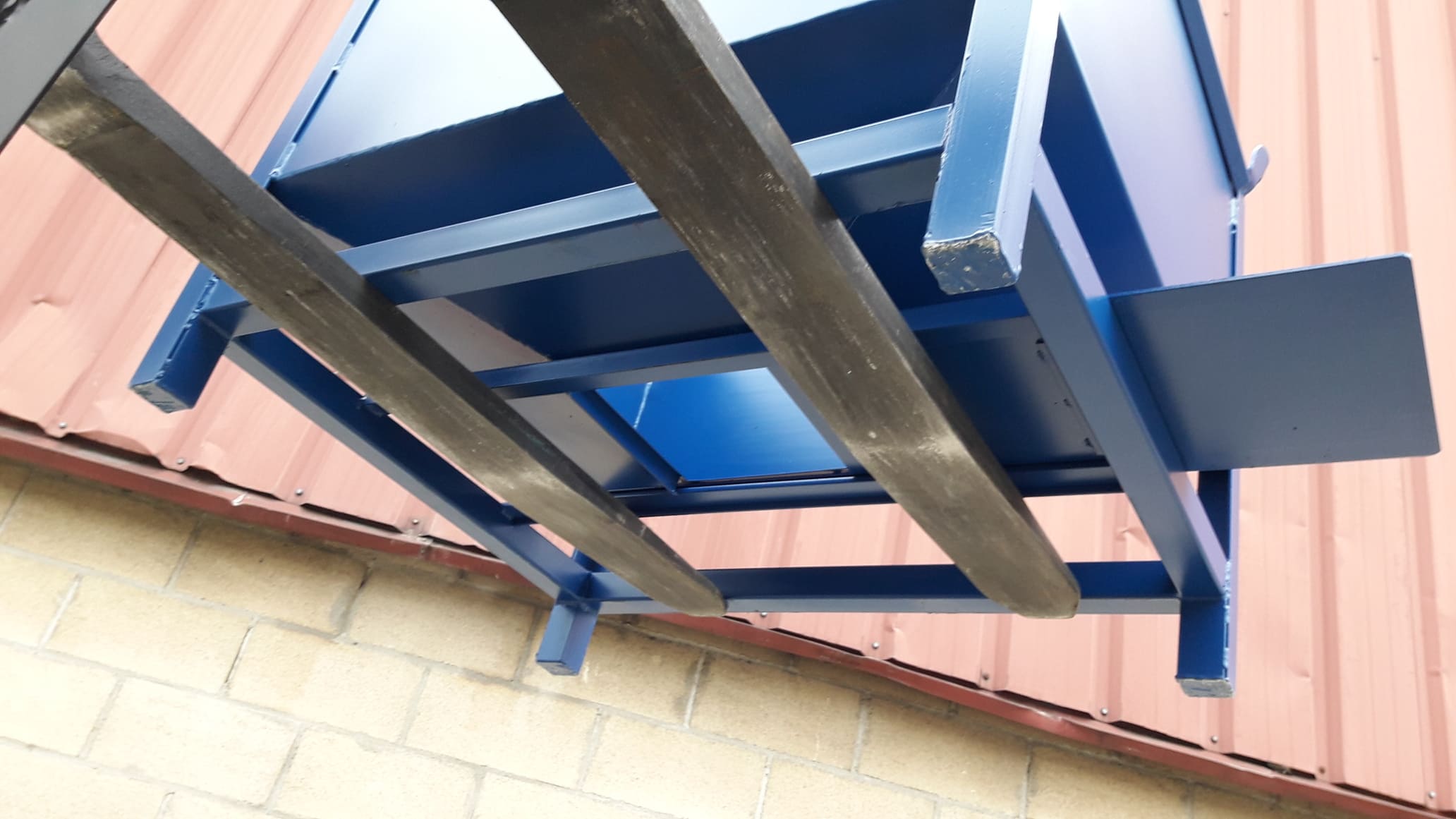 Contenedor con Tolva Apertura Tirador